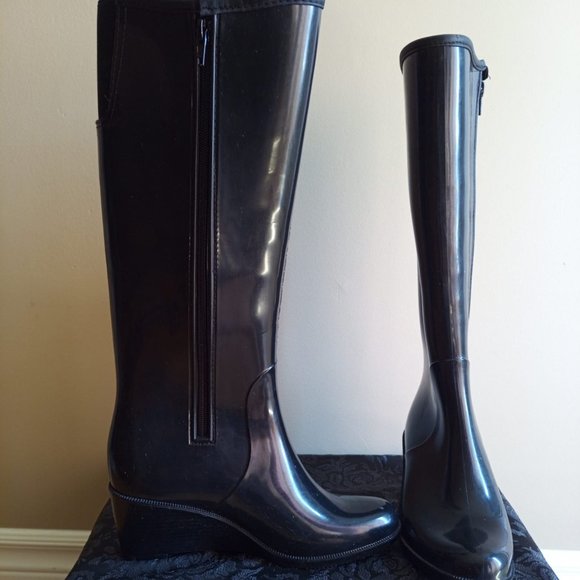 Shoes - Picture 1 of 1